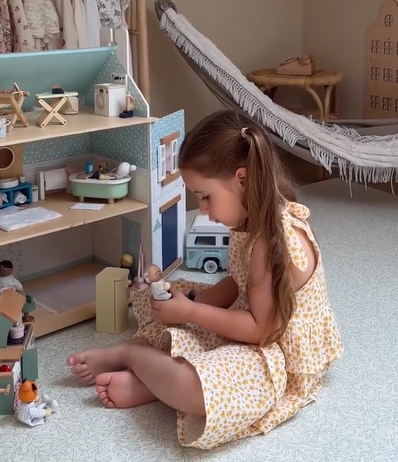 Le Toy Van  木製ドールハウス "Bluebelle House"