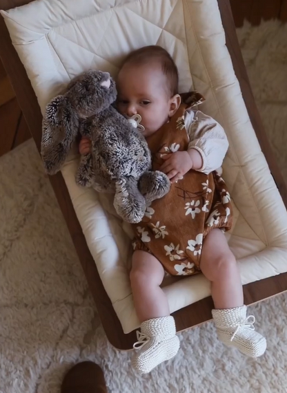 Charlie Crane ベビーバウンサー｜Babywippe LEVO Walnut｜Organic Milk