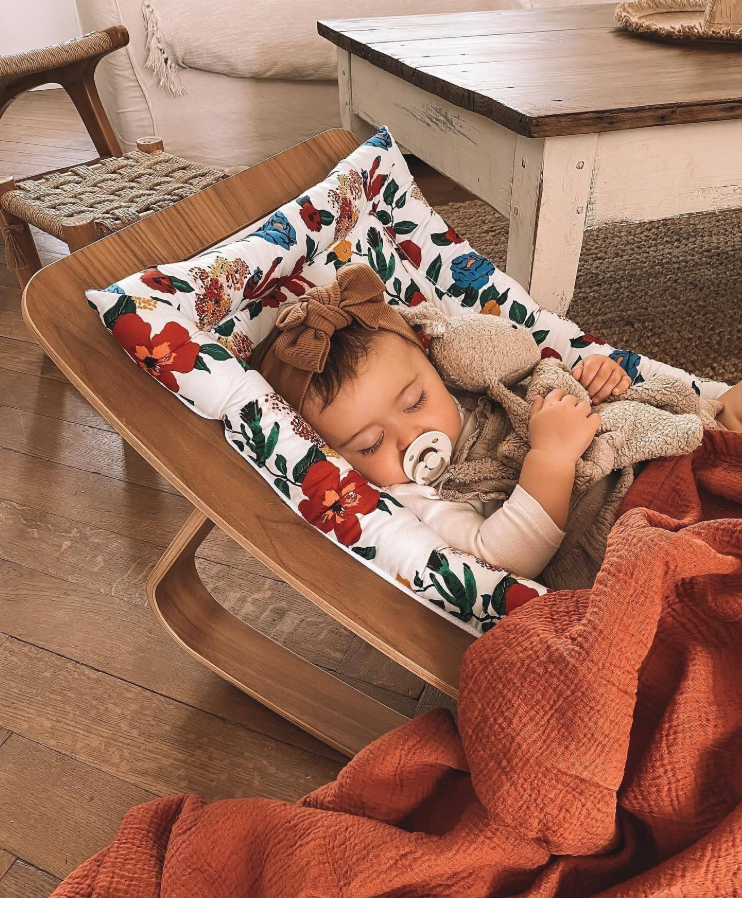 Charlie Crane ベビーバウンサー｜Babywippe LEVO Walnut｜Hibiskus