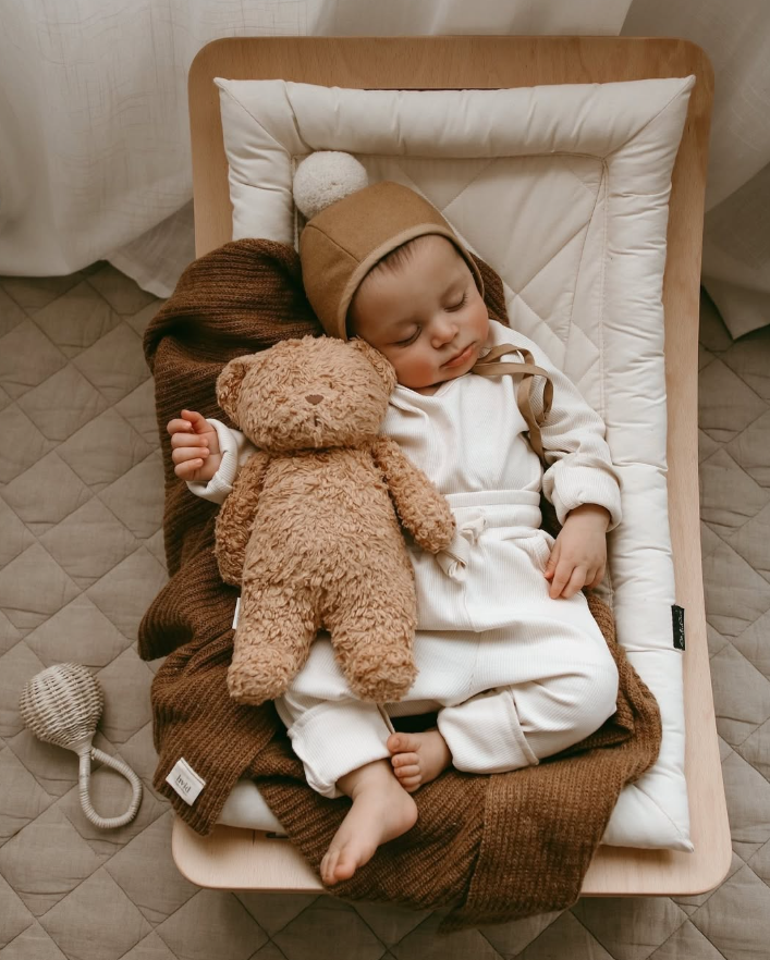 Charlie Crane ベビーバウンサー｜Babywippe LEVO Walnut｜Organic Milk